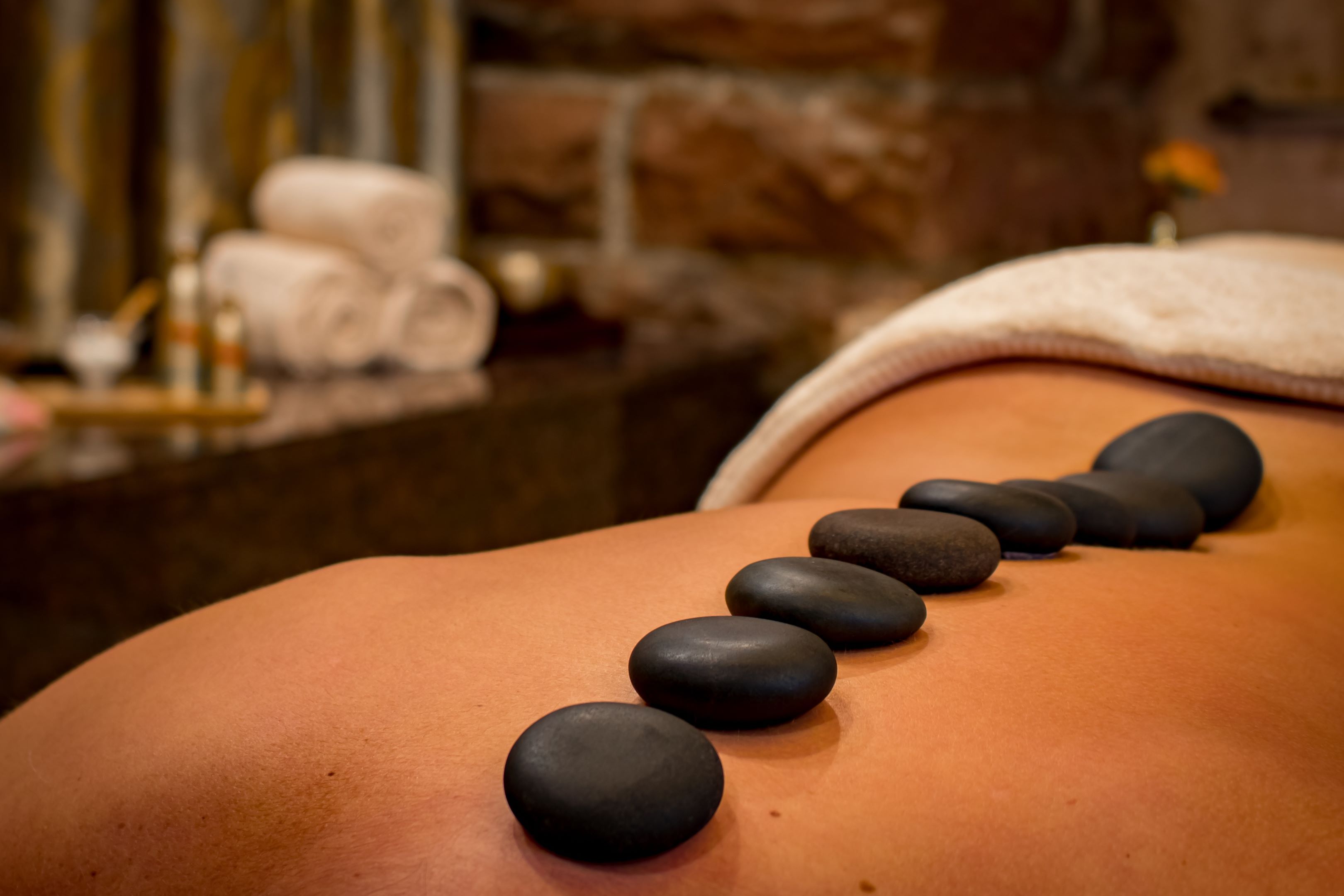 Hot-Stone-Massage für entspannte Wellnessmomente
